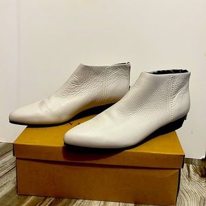 Naked Feet soft leather dove grey bootie! Size 10